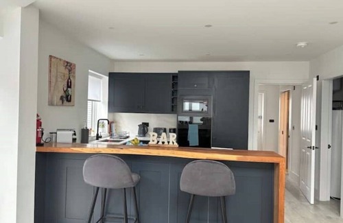 Syon House | Brand New Family House with free parking