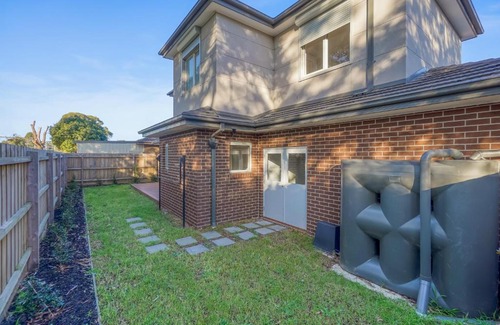 Mount Waverley House | Brand new five-bedroom house