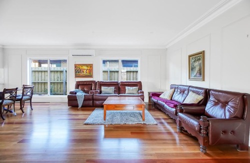 Mount Waverley House | Brand new five-bedroom house