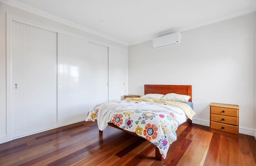 Mount Waverley House | Brand new five-bedroom house