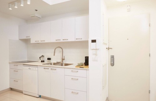 Mea She'arim Apartment | - Brand New Flat Haneviim Street -