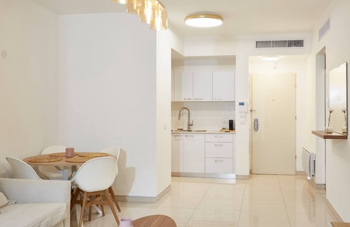Mea She'arim Apartment | - Brand New Flat Haneviim Street -