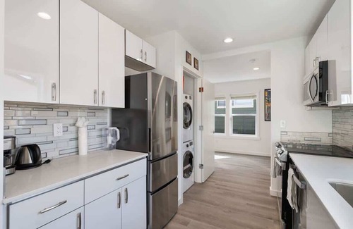 Greenwood House | Brand New Home | 10min to Green Lake