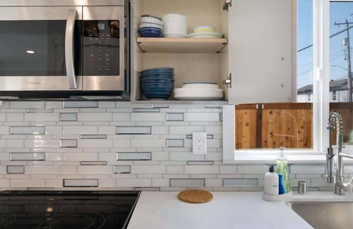 Greenwood House | Brand New Home | 10min to Green Lake