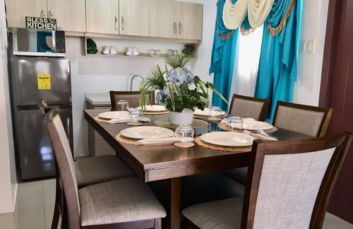 Davao House | BRAND NEW HOME- 2 Minutes from Davao Int'l Airport W/SWIMMING POOL & BALCONY