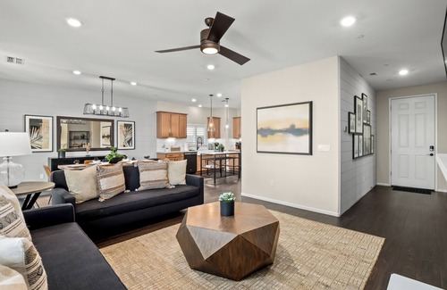 Raisin House | Brand New, Hot Tub, King Suite, BBQ, Fire Pit!