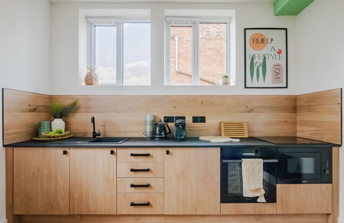 Market Harborough Apartment | Brand New Ibiza-inspired Tropical & Stylish One bed Apartment