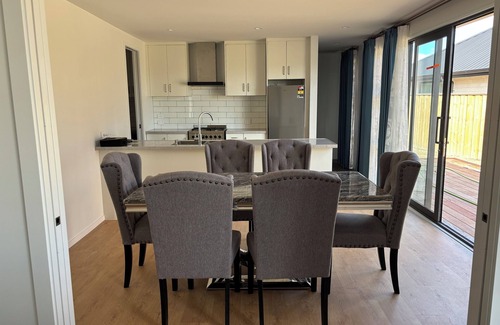 Christchurch Apartment | Brand New Large Modern House in Christchurch close to all amenities