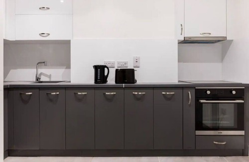 Edgware House | Brand new large studio edgware high street