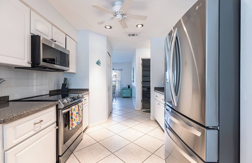 Pelican House | Brand new listing! SALTWATER pool.