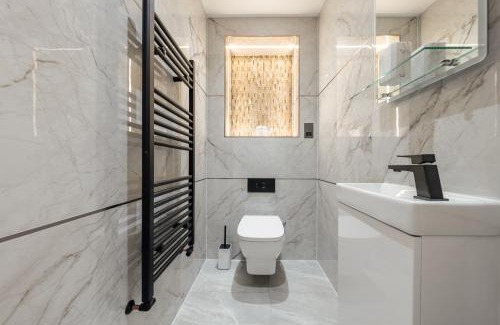 Bromley South House | Brand New London Luxury House - Sleeps 8