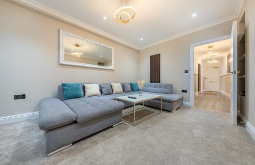 Bromley South House | Brand New London Luxury House - Sleeps 8