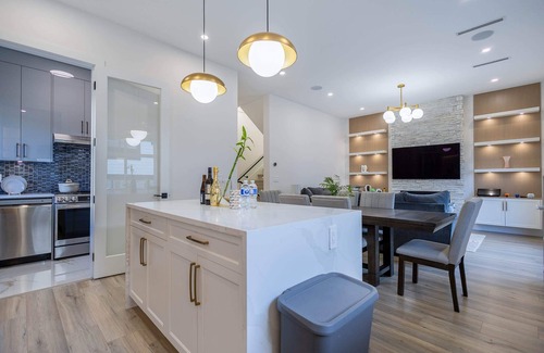 Surrey House | Brand New Luxurious White Rock 5BR 4BA Spacious Home
