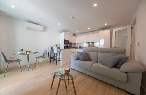 Gibraltar Apartment | Brand New Luxury 1 Bed 2 Bath Apartment - SPA & Pool