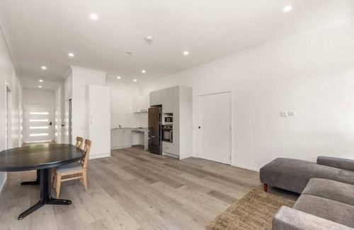 Goodna House | Brand New Luxury 3 bedroom villa/3 ensuite - bathroom/Free Wifi