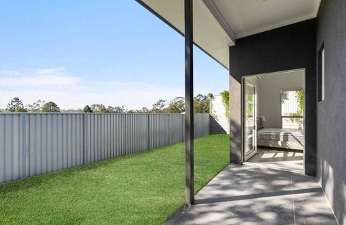Goodna House | Brand New Luxury 3 bedroom villa/3 ensuite - bathroom/Free Wifi