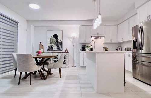Innisfil House | Brand New! Luxury Retreat!
