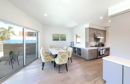 Corona del Mar House | Brand New Luxury Home with parking, elevator, AC - 7 min from the beach!
