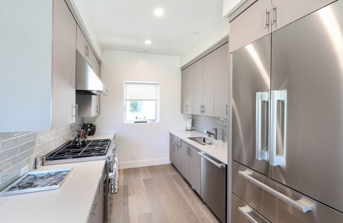 Corona del Mar House | Brand New Luxury Home with parking, elevator, AC - 7 min from the beach!