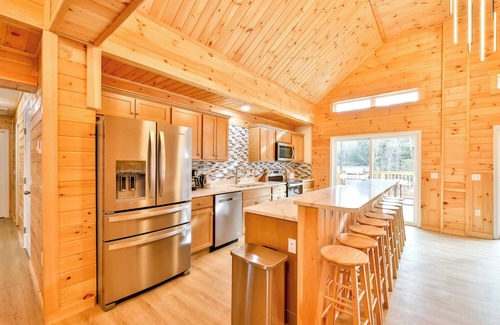 Tannersville House | Brand New Mega Mansion 10BR 6Bath 6000 Sq Log Home in Hunter