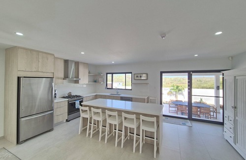 Kamay Villa | Brand New Modern 3-bedroom Villa with waterfall pool and minutes to Palm Beach!n