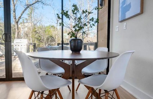 Broken Bow House | Brand New Modern Alpine Cabin-Luxury Amenities-Outdoor Deck Patio-Hot Tub-Fire Pit