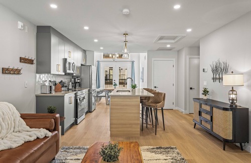 Harvie Heights House | Brand New Modern Townhouse with Stunning Mountain Views – Sleeps 6