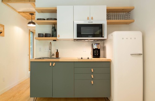 Kenilworth Cabin | Brand New Nordic Cabin, Hot Tub, Fireplace, Uber Downtown!