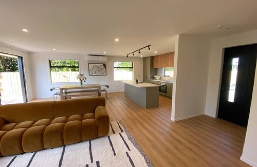 Invercargill House | Brand new on ArthurnEntire home in Invercargill