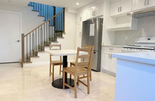 Arbutus Ridge House | Brand new, peaceful first floor room for staying
