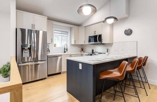 Rosscarrock House | Brand New Perfect Family Home, w/Garage Parking