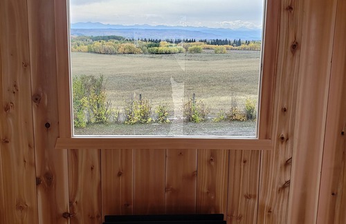 Calgary Cabin | Brand New Quiet Country Cabin