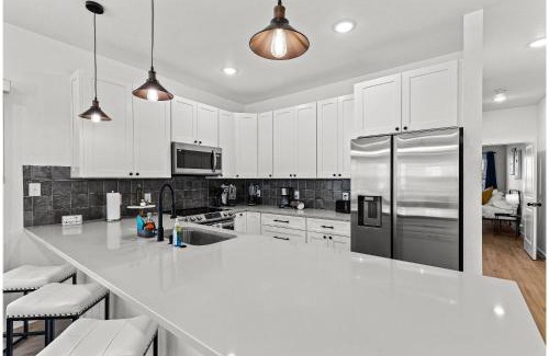 Nevada Street Apartment | Brand New Relax at 3BR2BA Apt. Near City Center