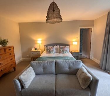 Nunney House | Brand New Self contained garden guest suite