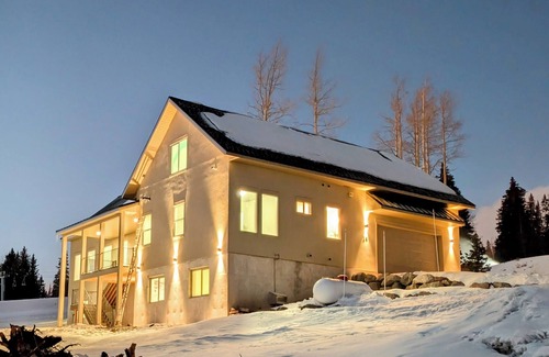 Beaver House | BRAND NEW Ski-In Ski-Out at Eagle Point Resort Utah - Sleeps 33 Comfortably!