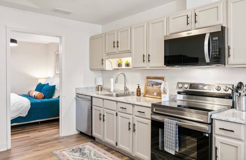 Skyland Cabin | Brand New! Sleeps 6 Hot Tub Fun