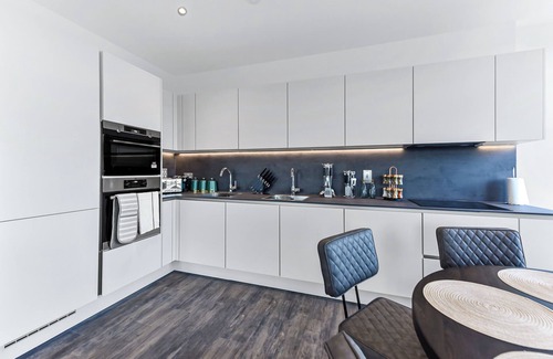 Streatham Apartment | Brand New Splendour- Perfect Location-Great Views!