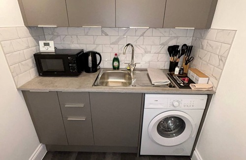 Gloucester Condo | Brand New Stylish Apartment in Central Gloucester