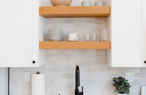 Hidden Valley Apartment | BRAND NEW Sunny Casita. Bike to the beach