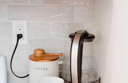 Hidden Valley Apartment | BRAND NEW Sunny Casita. Bike to the beach