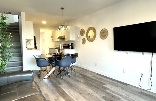 Mercier-Hochelaga-Maisonneuve Apartment | Brand New Two-Storey Penthouse