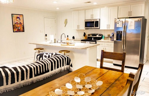 Whitehaven House | Brand new*Walk to Graceland*Sleeps 10*