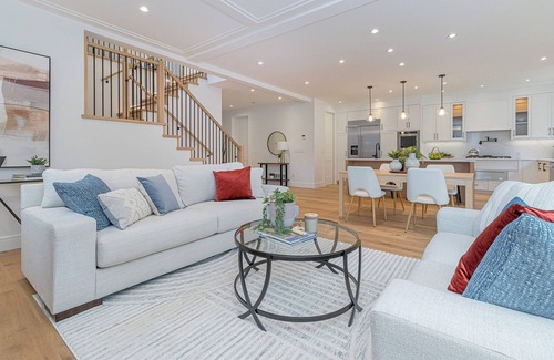 Cordova Bay House | Brand New Welcoming Family Home