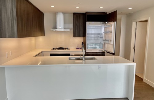 Richmond City Centre Apartment | 💖BrandNew The Paramount Penthouse furnished with Versace furniture light & love💖