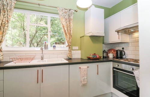 Perth Cottage | BRANKLYN GARDEN COTTAGE, pet friendly, with open fire in Perth