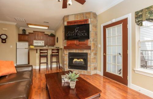 Branson Apartment | Branson's Great Rock Retreat