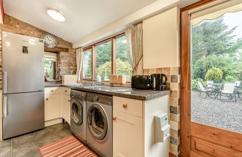 Sedbergh House | BRANT VIEW, family friendly, character holiday cottage in Sedbergh