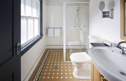 Barton Hotel | Brassey Hotel