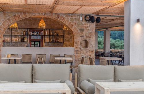Karavostasi Hotel | Brazzo di Maina