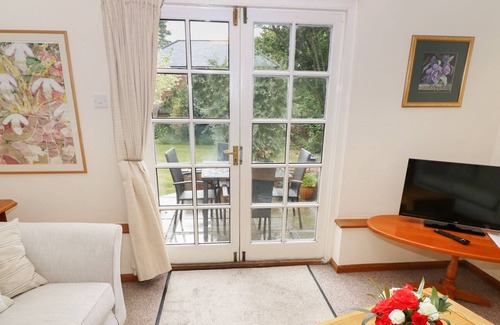Urchfont Cottage | BREACH COTTAGE, pet friendly, character holiday cottage in Urchfont